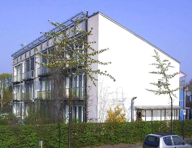 Passivhaus Darmstadt Kranichstein Fruehling 2006, Germany